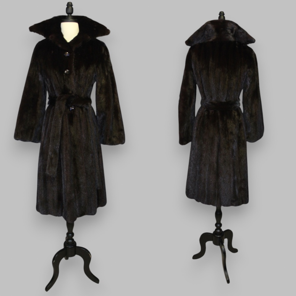 Pretty Vintage 70s Large Pointed Collar Belted Spy Girl Mink Fur Coat XS